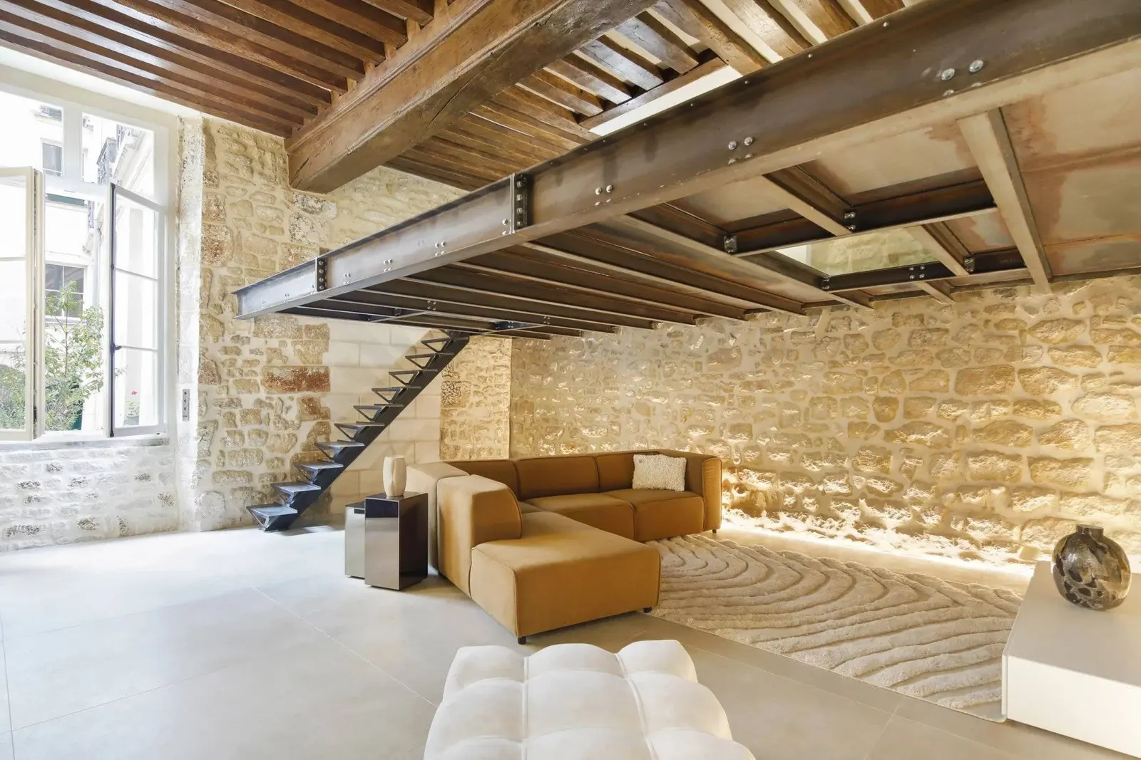 Île Saint-Louis : un appartement entièrement rénové — Paris 4ᵉ