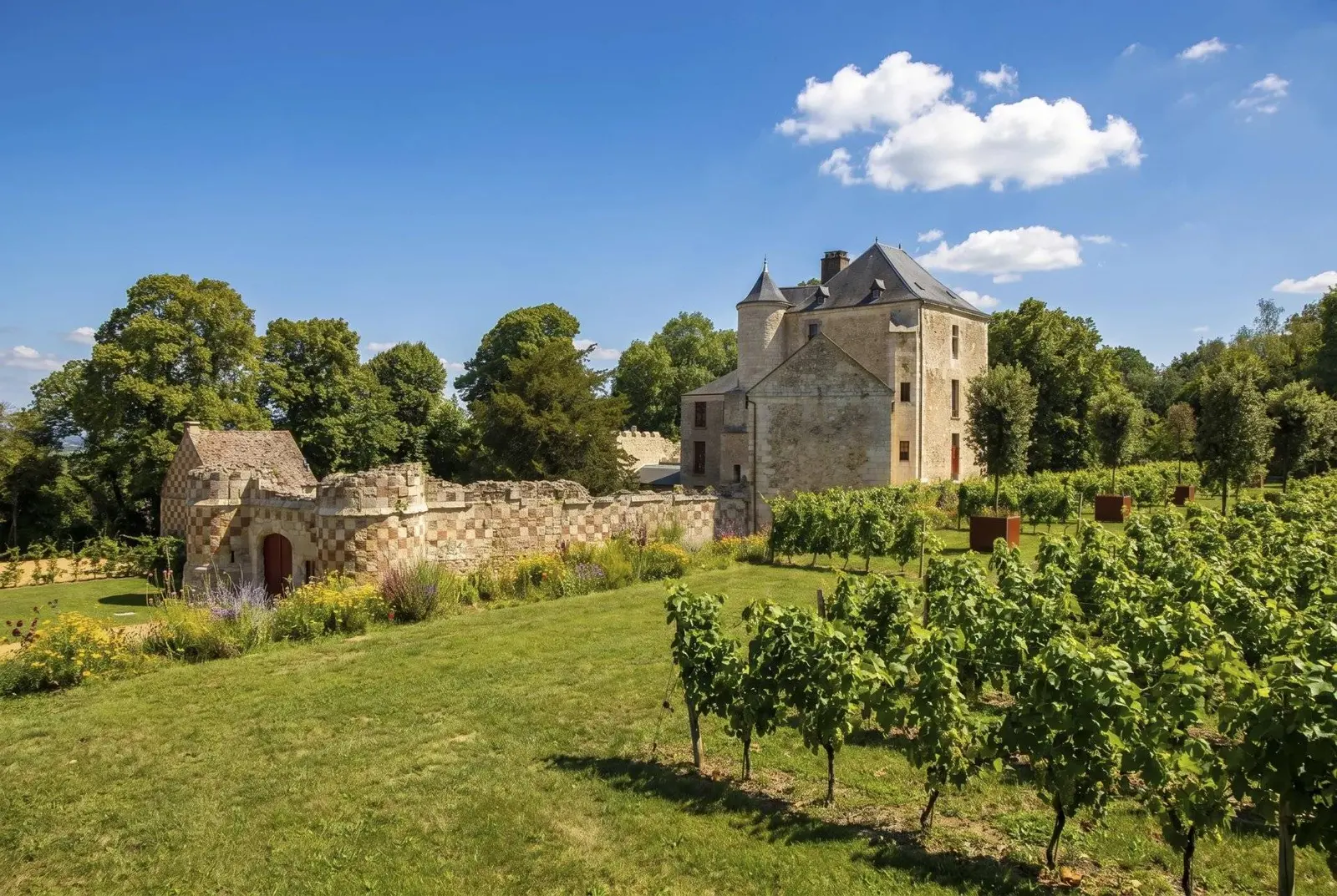 Un château médiéval entièrement rénové à 50 minutes de Paris — Magny-en-Vexin